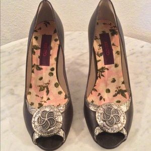 KENZO Green Leather Silver Accents Front Logo Open Toe Heel Wm Sz 37 M ITALY